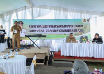 Gubernur Arinal Buka Rapat Evaluasi Pelaksanaan Pola Tanam Tahun 2023-2024 dan Silaturahmi dengan P3A di Areal Pesawahan Mulyosari